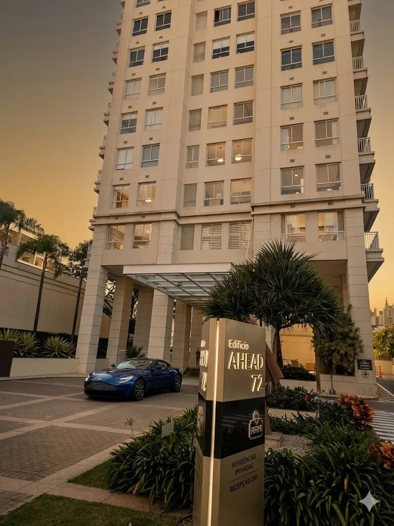 Prédio das aulas presenciais próximo à Estação Faria Lima